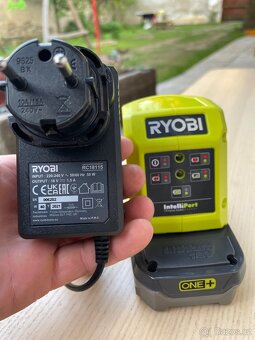 Nabíječka Ryobi ONE+ 18V - 2