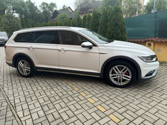 Volkswagen Passat 2.0 TDi 140kW 4motion DSG Alltrack - 2