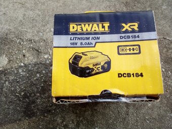 prodam aku baterie dewalt a bosch - 2