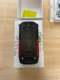 EVOLVEO StrongPhone X3, vodotěsný odolný Dual SIM telefon - 2
