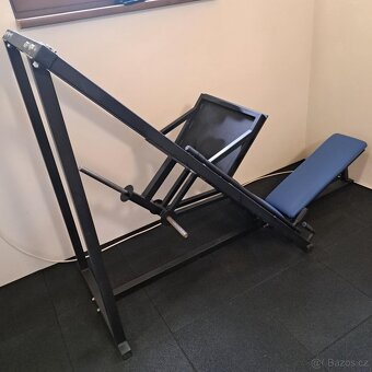 Leg press - stroj na posilování nohou - 2