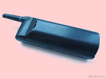 starý mobilní telefon do sbírky - 2