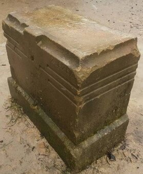 Kamenný podstavec - 3 - 2