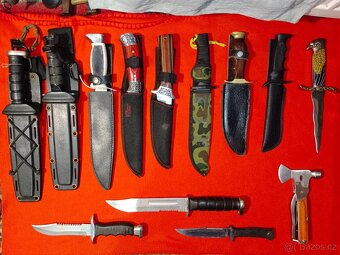 Nože, dýky s pochvami atd. 13 ks - 2