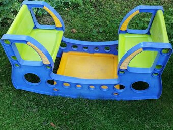 Houpačka a stolek pro dvě děti - 2