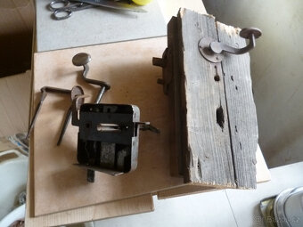 Staré krabicové zámky s klikami - 2