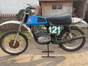 ČZ 250 motorka - 2