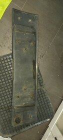Plast na A6 C4 Avant okolo SPZ - 2