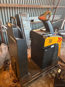 Jungheinrich EZS 130 tahač - 2