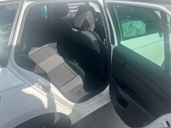 Nabouraná Škoda fabia combi 2021 - 2