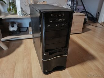 Starší PC, čtyřjádrový Intel 6Gb/500Gb, Win10 - 2