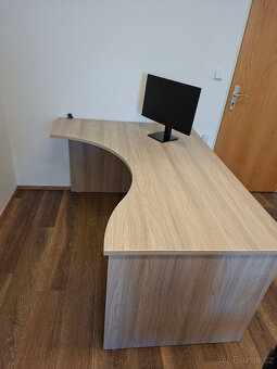 Prodám psací stůl velký - 2