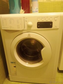 Pračka Indesit - 2