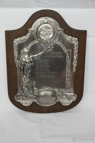 závěsný secesní reliéf plastika socha žena střelba - 2