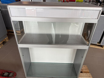 Skříňky, pulty vybavevení prodejny - 2