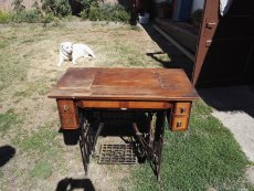 Historický šicí stroj LADA - 2