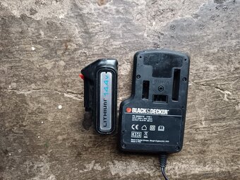 nabíječku Black-Decker včetně funkční baterie - 2