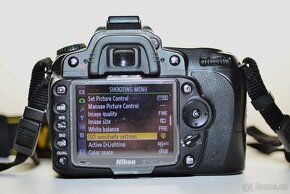 Nikon D90 + příslušenství - 2