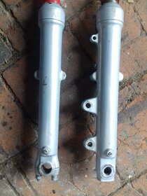 Yamaha XS 650 1100 400 Yamaha RD 250 350 - díly - 2