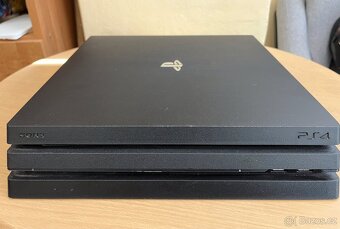 Sony PlayStation 4 Pro (1 TB) + ovladač - 2