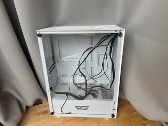 DarkFlash DK100 počítačová skříň - málo používaná - 2