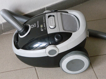 Vysavač Electrolux 650W - 2