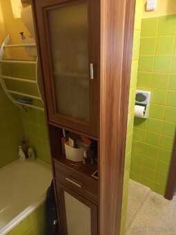 Koupelnový nábytek 5ks s umyvadlem a světlem nad skříňku - 2