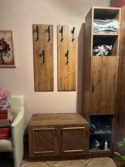Šatní skříně a botníky - 2