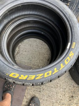 235/40 R18 s hroty - 2