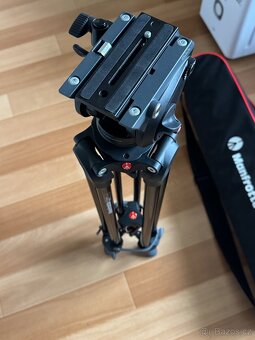 MANFROTTO 502 set s fluidní hlavou MANFROTTO MVH500AH - 2