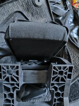 Škoda Octavia 2 loketní opěrka - nová - 2