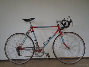 Silniční kolo Favorit - 2