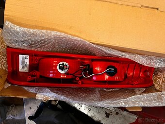 Levá zadní svítilna Renault Trafic - 2