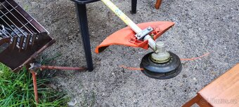 Motorový křovinořez - 2