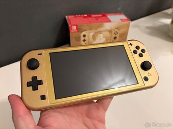 Nintendo Switch Lite Hyrule Edition v záruce - 2