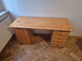 Psací stůl dřevěný - 2
