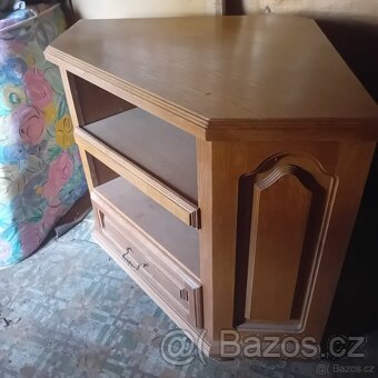 Rohový stolek, stolek pod tv - 2