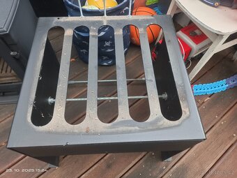 Podstavec pod kamna. - 2