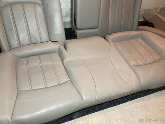 Chrysler 300c sedačky - 2