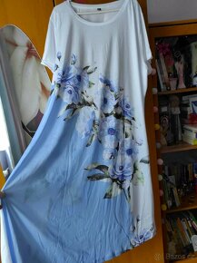 Nové dámské bílo-modré květinové šaty, vel. XXL - 2