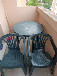 Zahradní plastové židle a stůl - 2