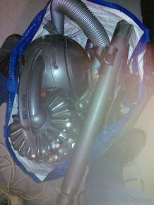 vysavač Dyson DC52 - 2