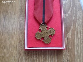 VYZNAMENÁNÍ ČR OBCE DOBROVOLECKÉ 1939-45 DEKRETEM - 2