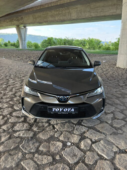 Toyota Corolla Sedan 1.8 Hybrid, TOP stav - 2
