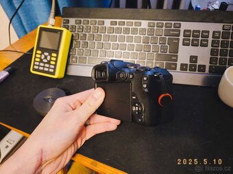 Canon R10 a příslušenství - 2