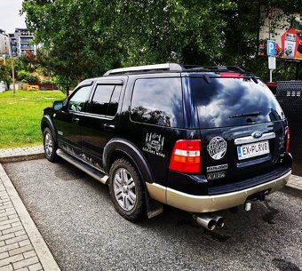 Ford Explorer V8 benzín 4x4 7-míst - 2