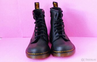 VYŠŠÍ KOTNÍKOVÉ BOTY - dr. MARTENS - vel. 32 - 2