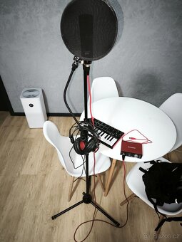Nahrávací studio Scarlett + Akai MPK mini + stojan mikrofonu - 2