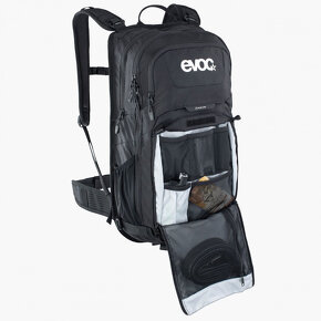 Nový batoh EVOC Stage 18L Black - 2