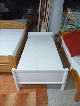 Prodám hezkou postel 90 x 200 zn.PAIDI - 2